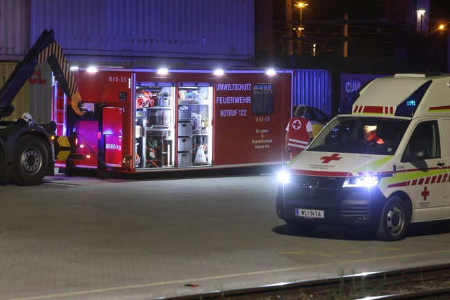 	Schadstoffaustritt: Beschädigter Tankcontainer im Bereich des ÖBB-Terminals in Wels-Puchberg