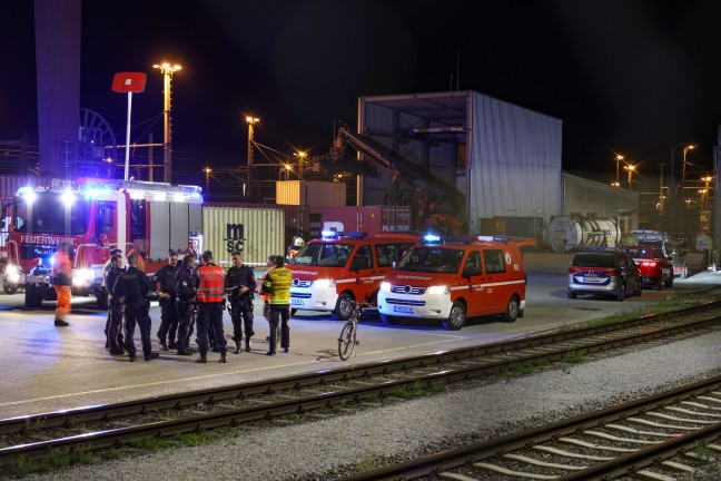 	Schadstoffaustritt: Beschädigter Tankcontainer im Bereich des ÖBB-Terminals in Wels-Puchberg