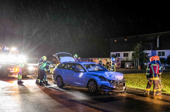 	Ein Toter und vier teils Schwerverletzte bei Unfall auf Mauerkirchener Straße in Helpfau-Uttendorf