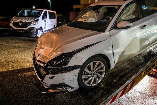 	Ein Toter und vier teils Schwerverletzte bei Unfall auf Mauerkirchener Straße in Helpfau-Uttendorf