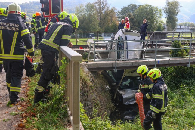 	Auto von Zug erfasst: Schwerverletzte Person bei Unfall auf Bahnbergang in Kirchdorf an der Krems