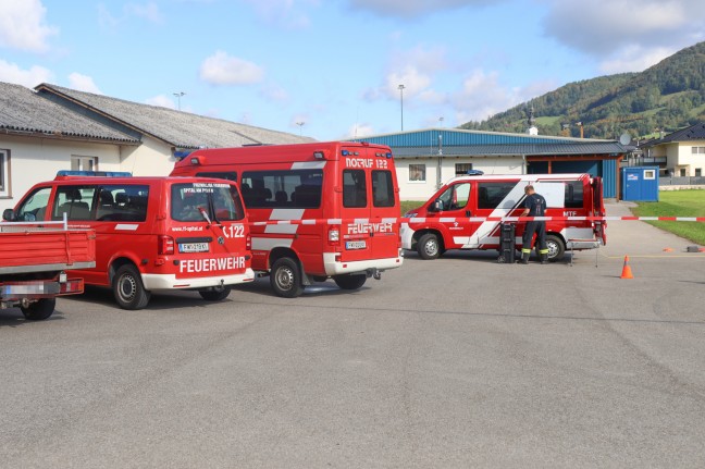 	Auto von Zug erfasst: Schwerverletzte Person bei Unfall auf Bahnbergang in Kirchdorf an der Krems