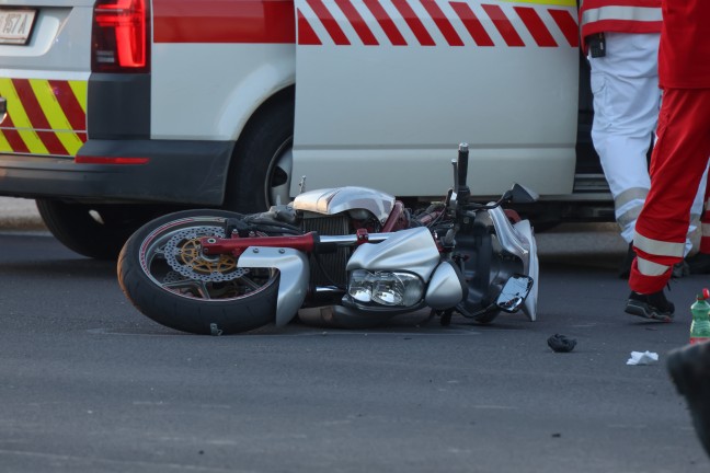 	Schwerer Verkehrsunfall zwischen PKW und Motorrad auf Wiener Straße bei Marchtrenk