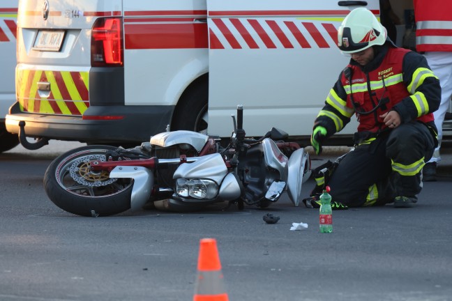 	Schwerer Verkehrsunfall zwischen PKW und Motorrad auf Wiener Straße bei Marchtrenk