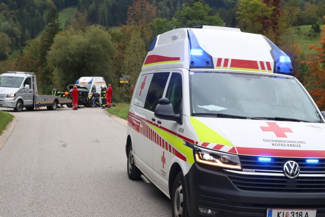 	Rettungsauto verunfallt: Ein Schwerverletzter sowie zwei Leichtverletzte bei Unfall in Molln