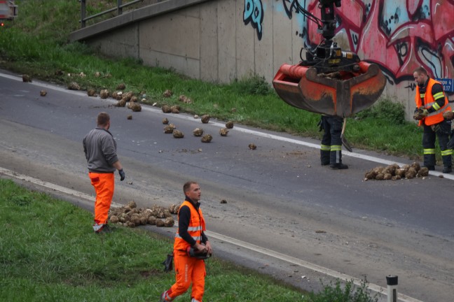 	Rübenernte auf Autobahn: LKW verlor Teil seiner Ladung auf Auffahrt zur Innkreisautobahn bei Wels