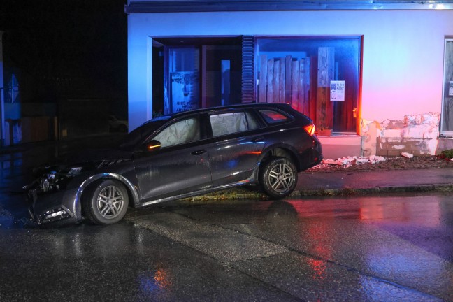 	Verkehrsunfall: Auto gegen Hausfassade in Kremsmünster gekracht