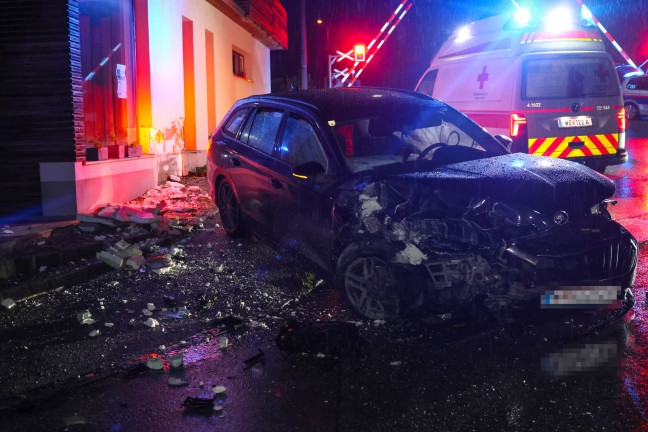 	Verkehrsunfall: Auto gegen Hausfassade in Kremsmünster gekracht