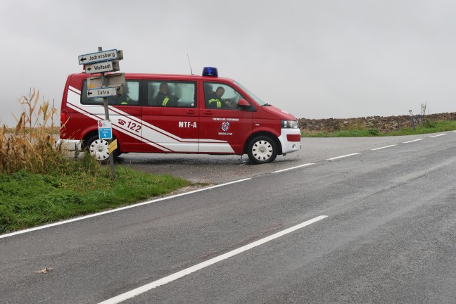 	Auto bei schwerem Verkehrsunfall in Taiskirchen im Innkreis überschlagen