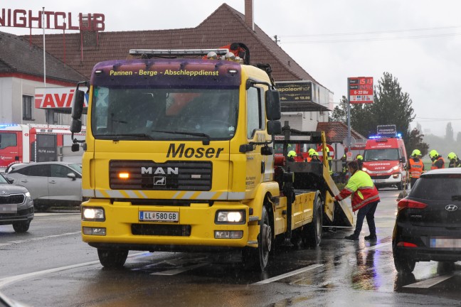 	Schwerer Kreuzungscrash zwischen zwei PKW in Ansfelden