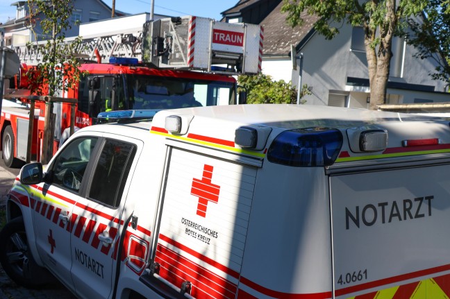 	Personenrettung: Verletzter Arbeiter aus Baugrube einer Baustelle in Traun gerettet