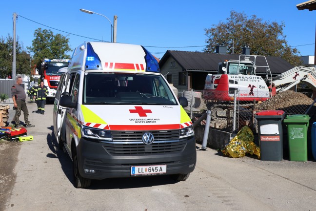 	Personenrettung: Verletzter Arbeiter aus Baugrube einer Baustelle in Traun gerettet