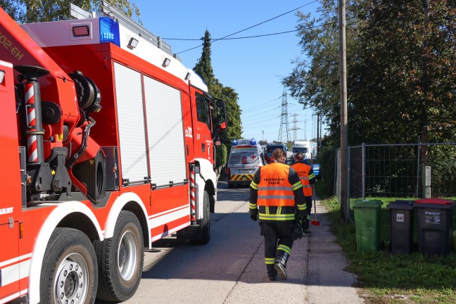 	Auto überschlagen: Einsatzkräfte zu Personenrettung nach Verkehrsunfall in Traun alarmiert