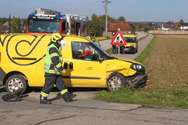 	Kreuzungskollision zwischen PKW und Postfahrzeug in Fischlham