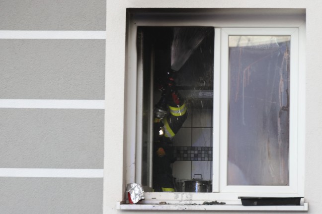 	Küchenbrand in einer Wohnung eines Mehrparteienwohnhauses in Wels-Vogelweide