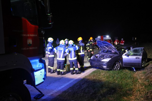 	Nächtlicher Verkehrsunfall bei Haag am Hausruck fordert einen Verletzten