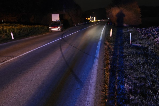 	Nächtlicher Verkehrsunfall bei Haag am Hausruck fordert einen Verletzten