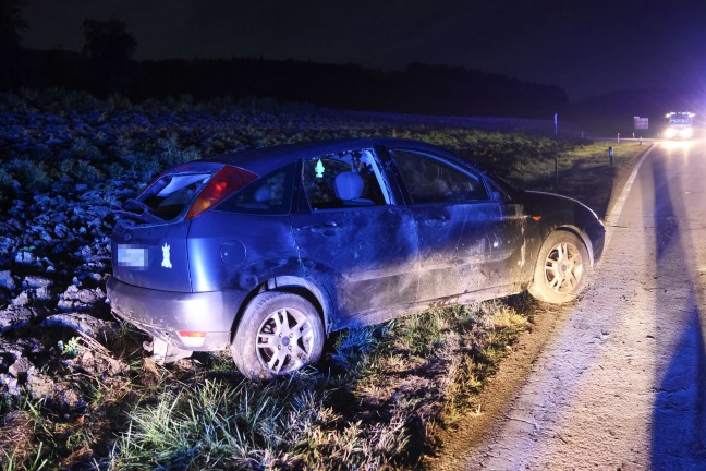 	Nächtlicher Verkehrsunfall bei Haag am Hausruck fordert zwei Verletzte