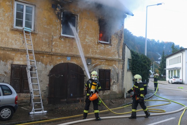 	Tdlicher Wohnhausbrand: Schwieriger Lscheinsatz bei Brand eines Wohnhauses in Thalheim bei Wels