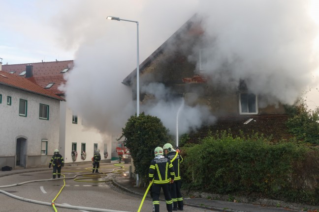 	Tdlicher Wohnhausbrand: Schwieriger Lscheinsatz bei Brand eines Wohnhauses in Thalheim bei Wels