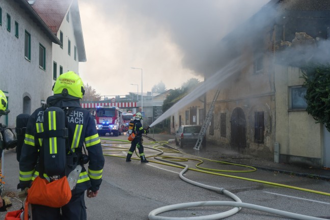 	Tdlicher Wohnhausbrand: Schwieriger Lscheinsatz bei Brand eines Wohnhauses in Thalheim bei Wels