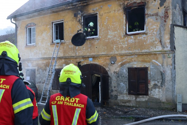 	Tdlicher Wohnhausbrand: Schwieriger Lscheinsatz bei Brand eines Wohnhauses in Thalheim bei Wels