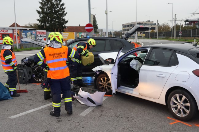 	Kreuzungscrash auf Wiener Strae bei Traun fordert zwei Verletzte