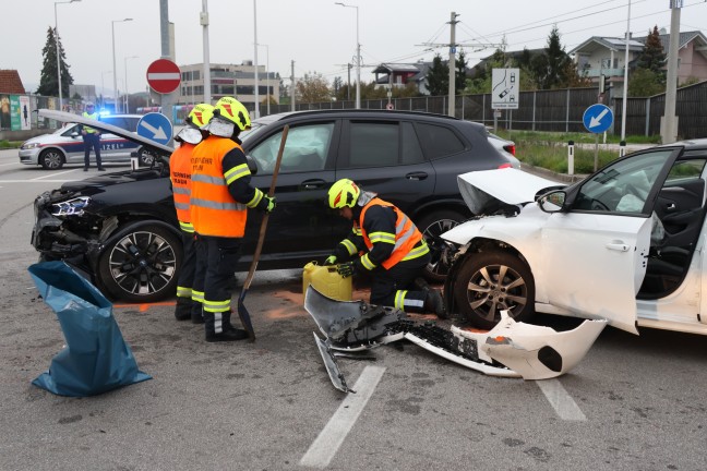 	Kreuzungscrash auf Wiener Strae bei Traun fordert zwei Verletzte