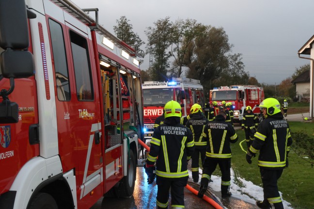 	Auto in einem Carport in Wolfern in Flammen aufgegangen