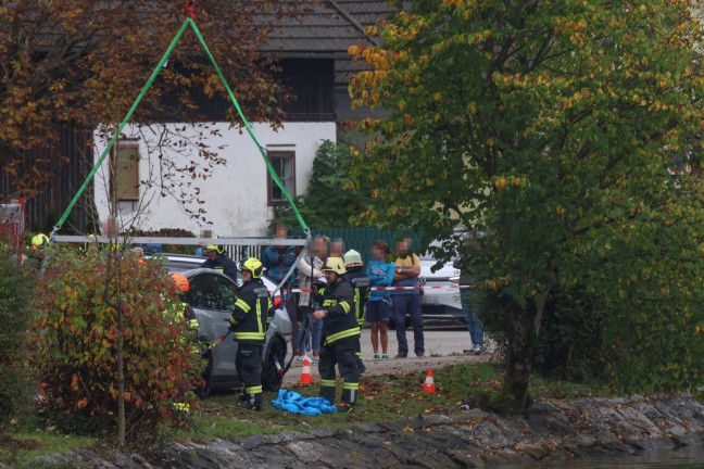 	Taucheinsatz der Feuerwehr: E-Auto bei Gmunden im Traunsee gelandet und untergegangen