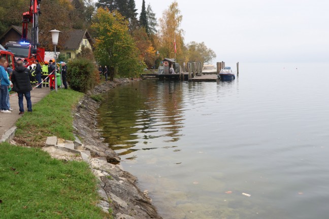 	Taucheinsatz der Feuerwehr: E-Auto bei Gmunden im Traunsee gelandet und untergegangen