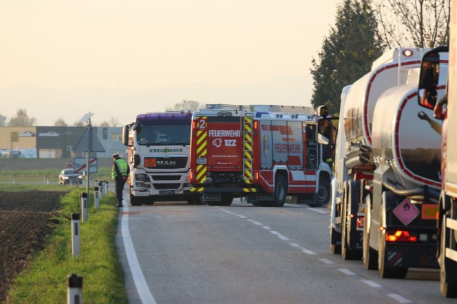 	Drei Verletzte bei schwerem Verkehrsunfall auf Theninger Strae bei Alkoven