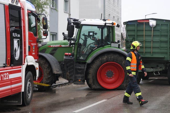 	Traktorgespann in Lambach verunfallt