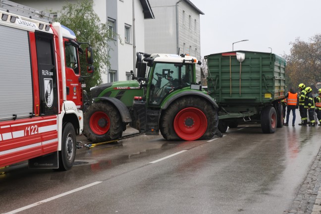 	Traktorgespann in Lambach verunfallt