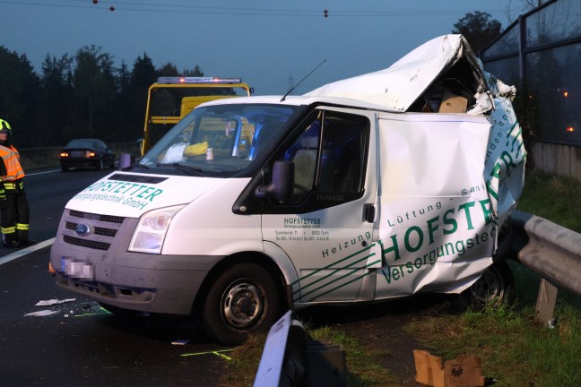 	Zwei Schwerverletzte: LKW kracht auf Innkreisautobahn bei Weibern gegen Kleintransporter mit Panne