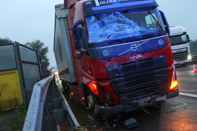 	Zwei Schwerverletzte: LKW kracht auf Innkreisautobahn bei Weibern gegen Kleintransporter mit Panne