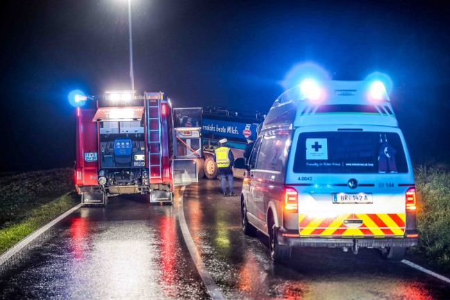 	Milchtransporter und mehrere PKW in einen Unfall bei Eggelsberg verwickelt