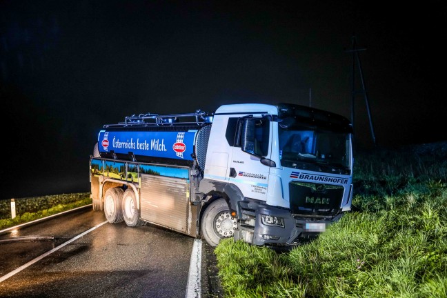 	Milchtransporter und mehrere PKW in einen Unfall bei Eggelsberg verwickelt