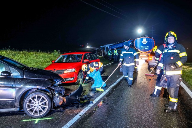 	Milchtransporter und mehrere PKW in einen Unfall bei Eggelsberg verwickelt