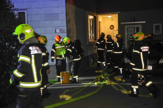 	Einsatzkrfte der Feuerwehr zu kleinerem Brand im Keller eines Hauses in Kirchberg-Thening gerufen