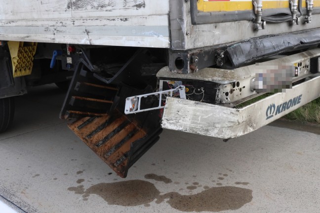 	Schwerer Crash: Kleintransporter kracht auf Westautobahn bei Pucking gegen Heck eines LKW