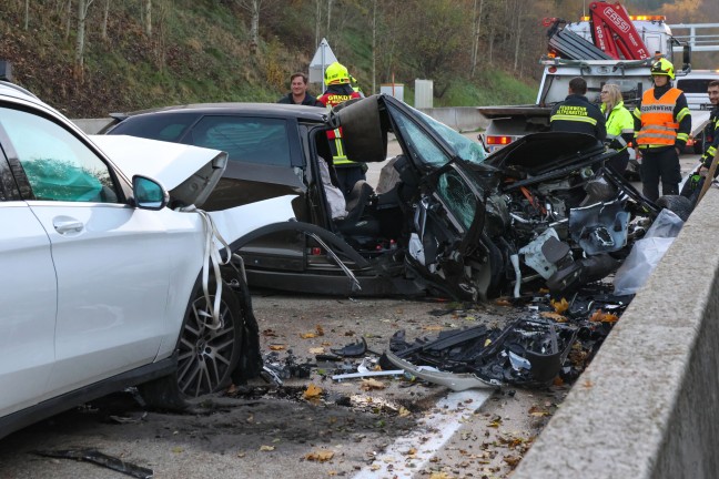 	Sechs teils Schwerverletzte bei Crash auf Pyhrnautobahn in Micheldorf in Obersterreich