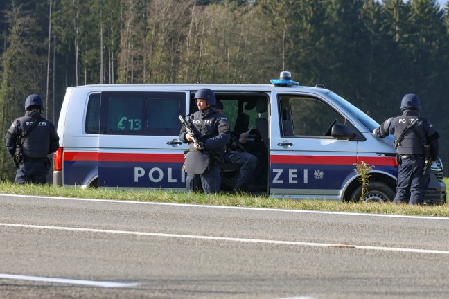 	Doppelmord im Mhlviertel: Auto von flchtigem Tter in einem Waldstck gefunden