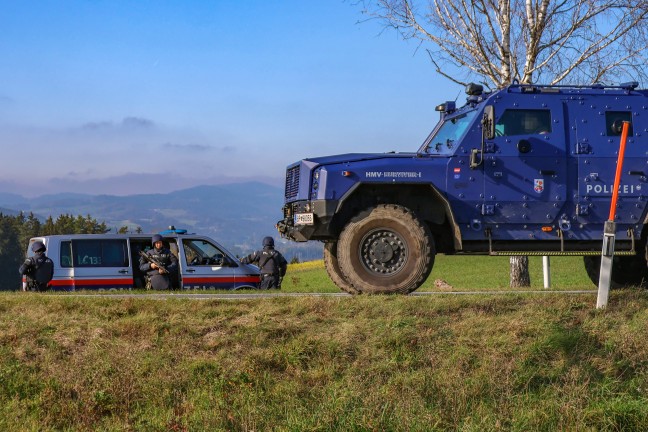 	Doppelmord im Mhlviertel: Auto von flchtigem Tter in einem Waldstck gefunden