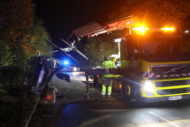 	Schwerer Verkehrsunfall in Wels-Schafwiesen fordert zwei Verletzte