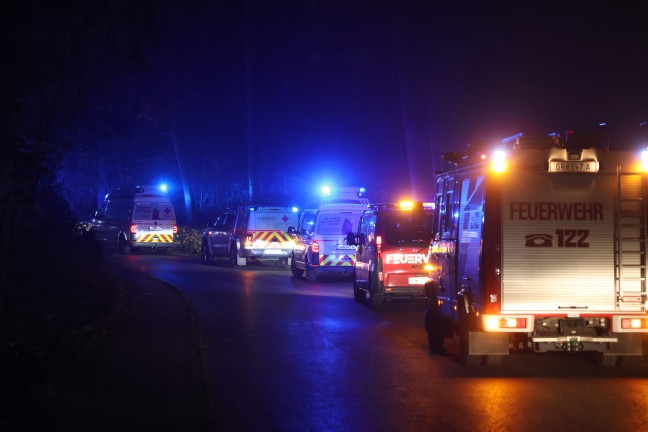 	Vier Leicht- und ein Schwerverletzter bei Crash gegen Baum samt Autoberschlag in Kematen am Innbach