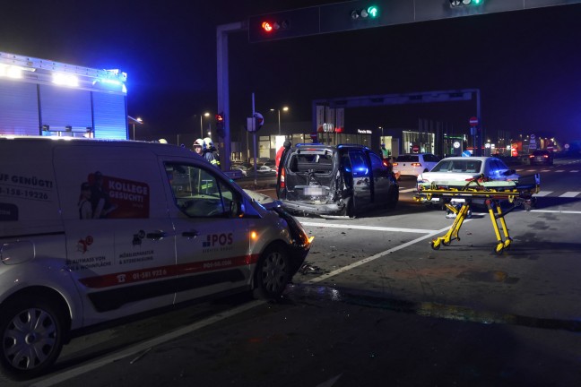 	Vier Verletzte bei schwerem Auffahrunfall mit drei beteiligten PKW in Wels-Schafwiesen