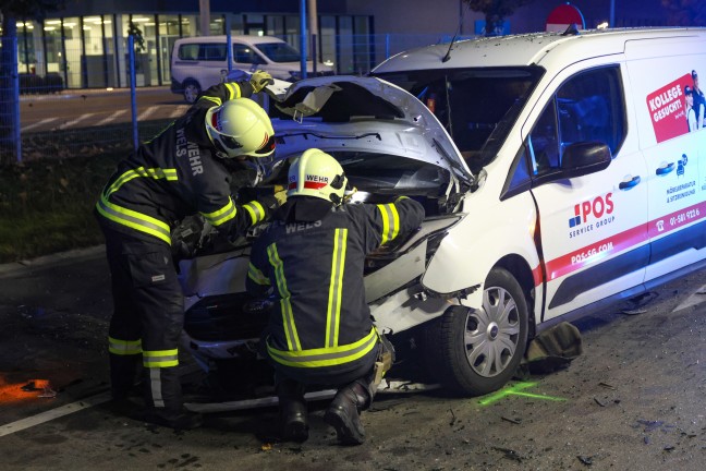 	Vier Verletzte bei schwerem Auffahrunfall mit drei beteiligten PKW in Wels-Schafwiesen