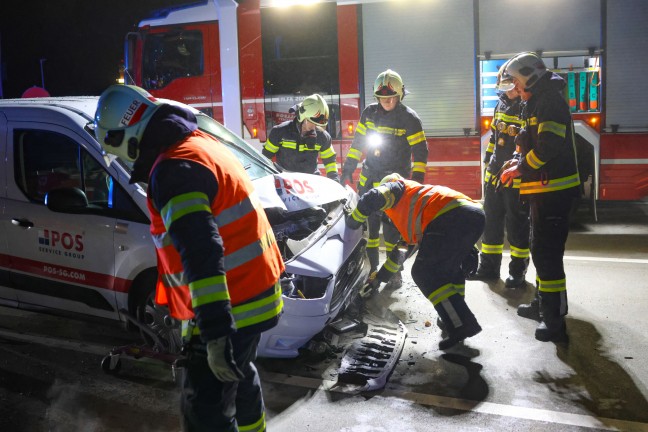 	Vier Verletzte bei schwerem Auffahrunfall mit drei beteiligten PKW in Wels-Schafwiesen