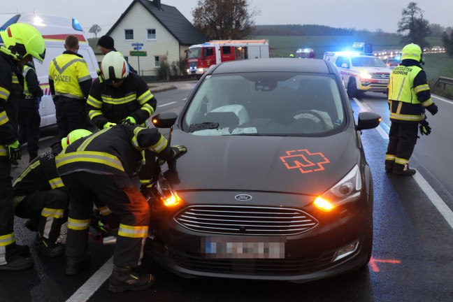 	Drei Verletzte bei schwerem Verkehrsunfall auf Innviertler Strae in Krenglbach